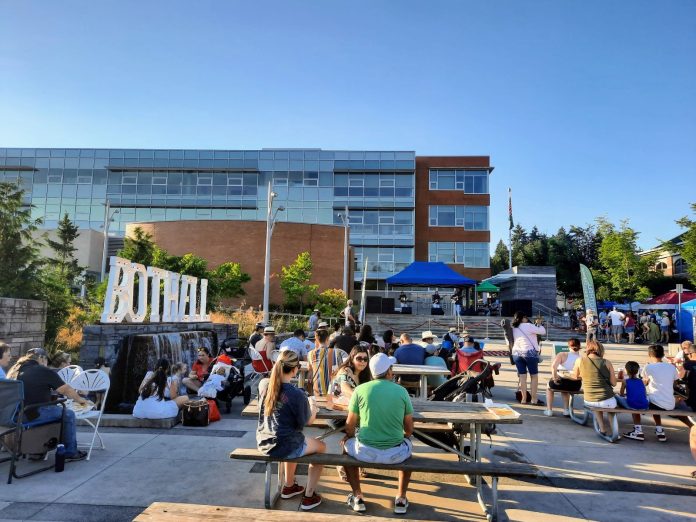Bothell open street People using outdoor seating during a Bothell festival.