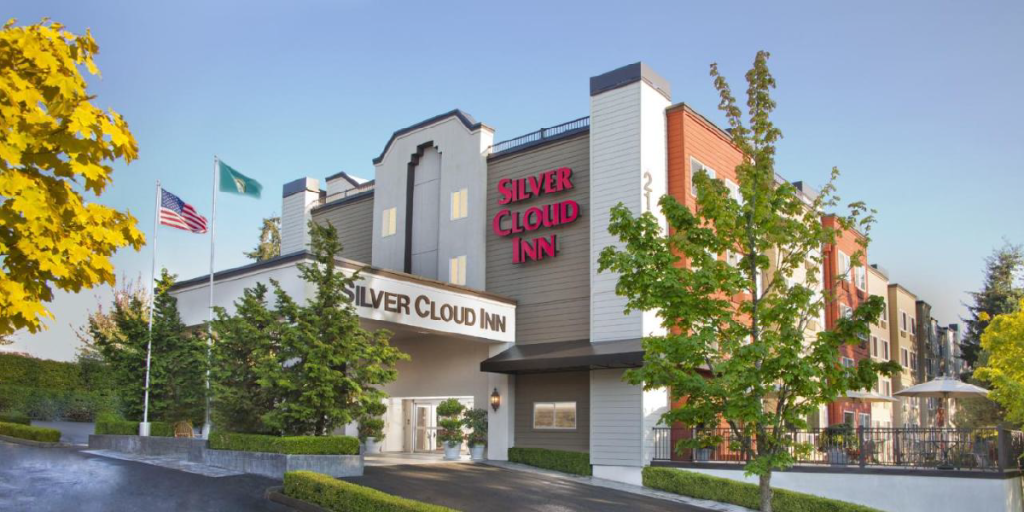 A hotel with carport reading Silver Cloud Inn