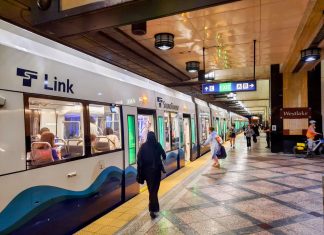 Eliminating Second Seattle Rail Tunnel Could Save $4.5B, But With Major Impacts, Delays Passengers board and disembark at Westlake Station's northbound platform.