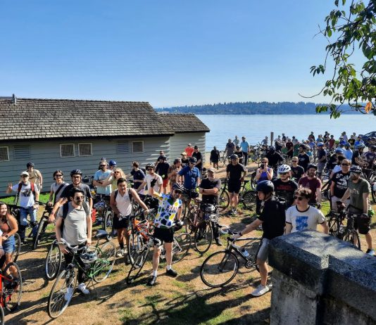 Two Hundred Plus Turn Out for Urbanist Bike Ride on Lake Washington Boulevard A crowd of more than 100 bicyclists assembled with Lake Washington in the background.