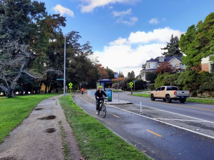 Green Lake Way bike lane and bus stop by Doug Trumm 20231025