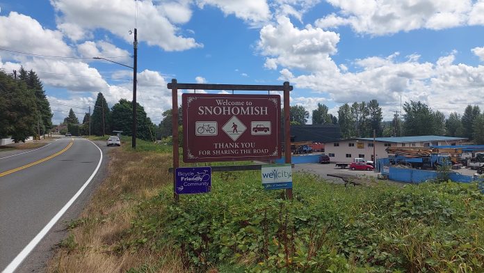The sign along the road saying Snohomish is bicycle-friendly.