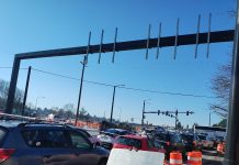 Highway-Style Signage Near SR 520 in Montlake Prompts Local Backlash