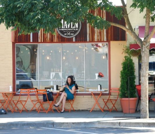 The Urbanist Endorses Burien’s Measure 1 as Real Minimum Wage Boost