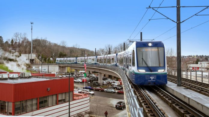 A train makes the turn on elevated tracks near Mount Backer Station.