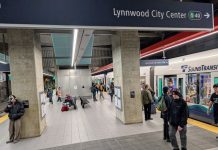 Sound Transit to Suspend Downtown Link Service on Sunday for Maintenance Work A crowded northbound train unloads at U District Station with dozens waiting on the platform for the southbound train.