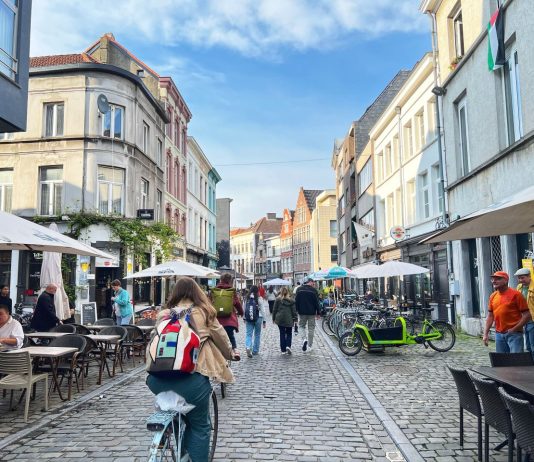 Governor Signs Washington’s First-in-the-Nation Shared Streets Law