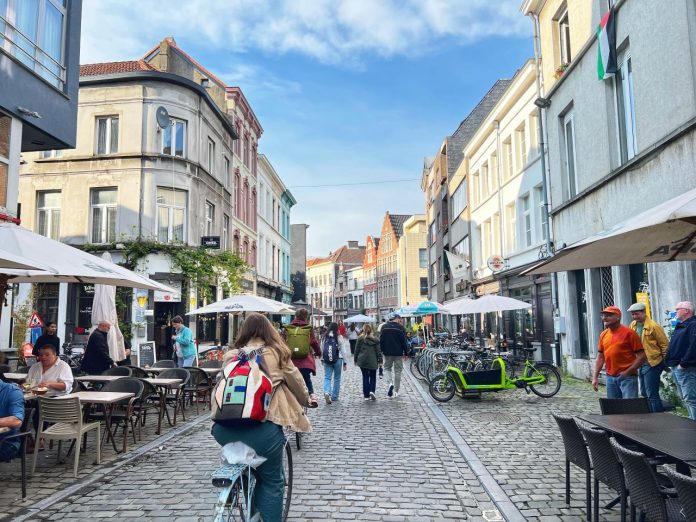 1-Oudberg Ghent Shared Street by Ostrow