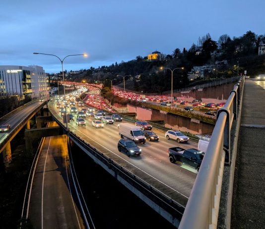 Op-Ed: Revive I-5 Is the Missed Off-Ramp from Car Dependence The I-5 view from the Lakeview Boulevard bridge looking north with bumper to bumper traffic at dusk.