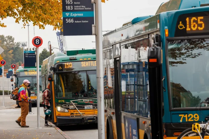 Oct23_MetroPassengers_04